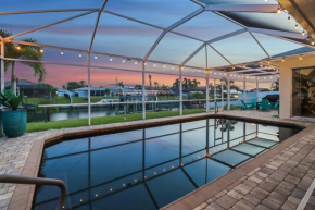 Coastal Charm-Canalfront, Saltwater Pool, Large Screened Lanai